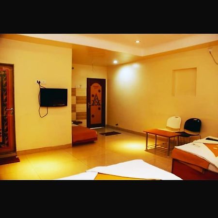 Hotel Apple Sai Residency Ширди Экстерьер фото