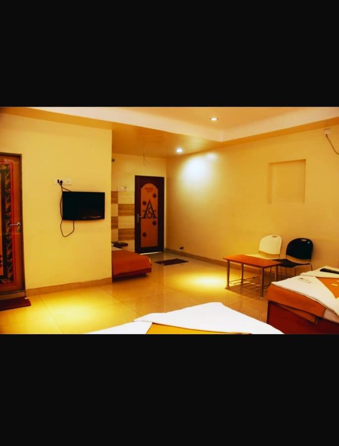 Hotel Apple Sai Residency Ширди Экстерьер фото