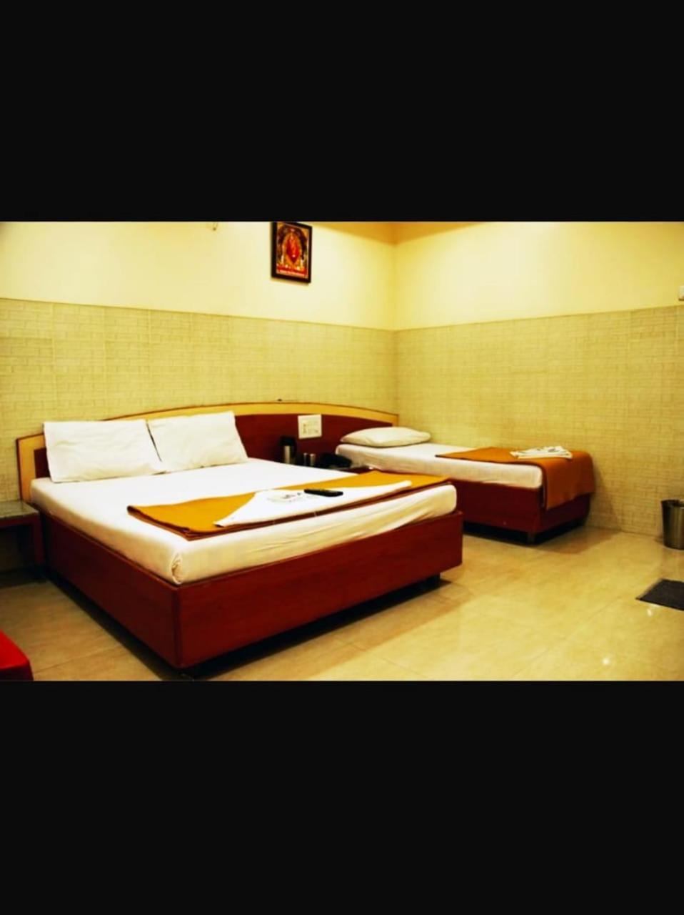 Hotel Apple Sai Residency Ширди Экстерьер фото